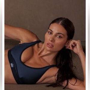 Alo Airlift Line Up Bra in Navy